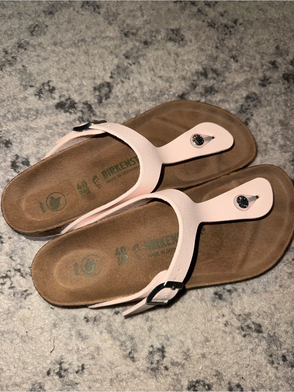 Birkenstock Gizeh Thong Sandals in Pale Pink